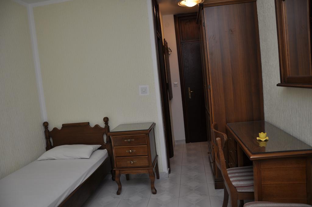 Rooms & Apartments Anka Bar Habitación foto